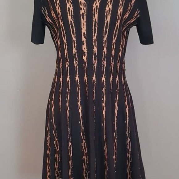 Carmen Marc Valvo Knit Dress- NWT-ladies medium - Picture 1 of 3